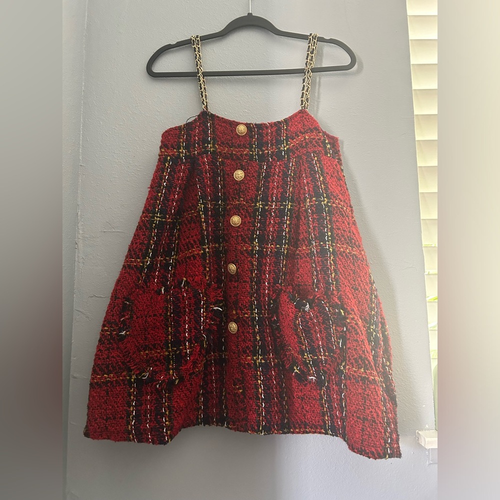 Red and black plaid skirt with gold buttons - super cute 💕